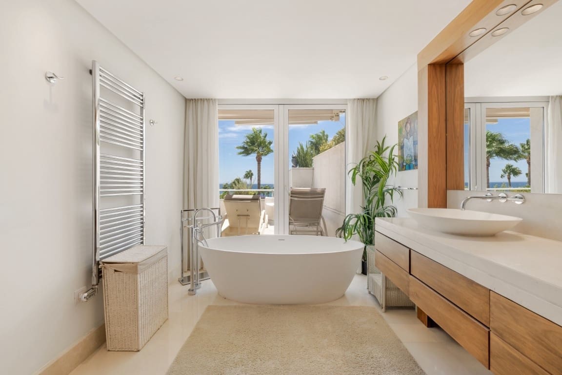 3 bedroom Penthouse for sale in Marbella with pool garage - € 5,950,000 (Ref: 9413857)