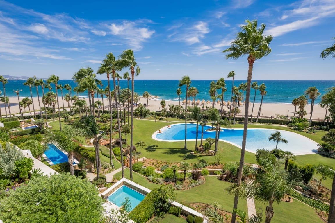 3 bedroom Penthouse for sale in Marbella with pool garage - € 5,950,000 (Ref: 9413857)