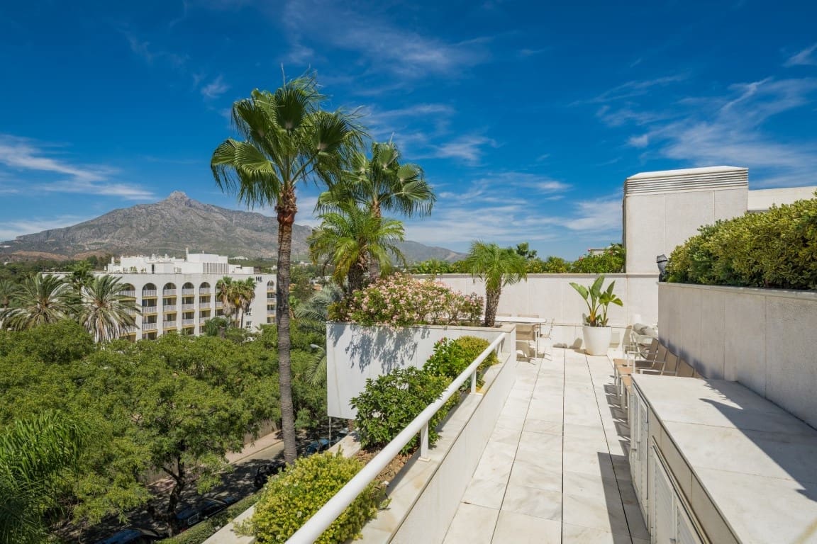 3 bedroom Penthouse for sale in Marbella with pool garage - € 5,950,000 (Ref: 9413857)