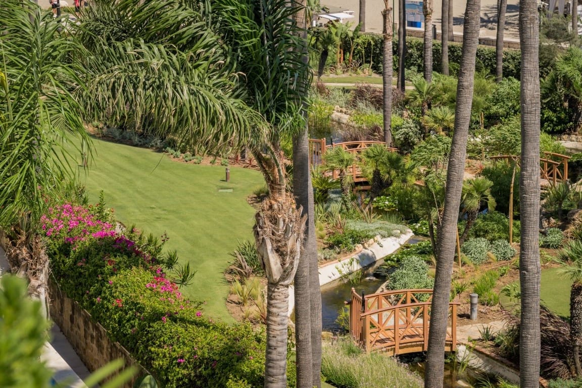 3 bedroom Penthouse for sale in Marbella with pool garage - € 5,950,000 (Ref: 9413857)