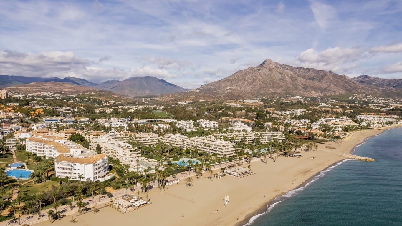 3 bedroom Penthouse for sale in Marbella with pool garage - € 5,950,000 (Ref: 9413857)