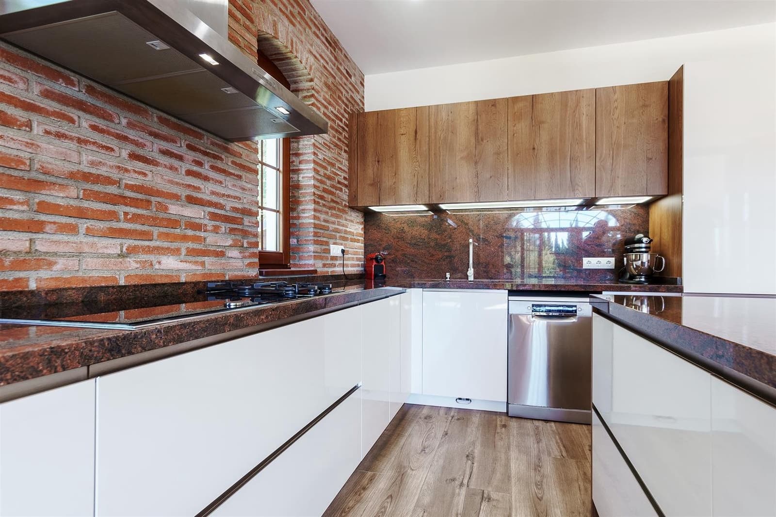 6 bedroom Villa for sale in Marbella with pool garage - € 2,580,000 (Ref: 9430941)