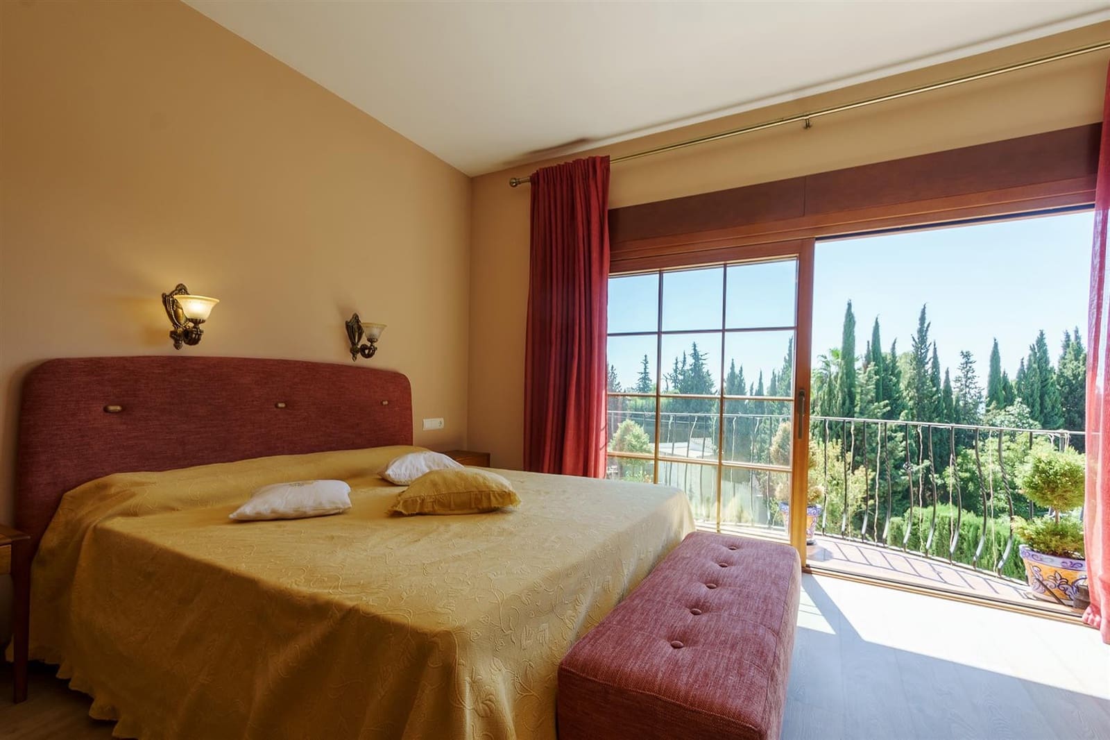 6 bedroom Villa for sale in Marbella with pool garage - € 2,580,000 (Ref: 9430941)