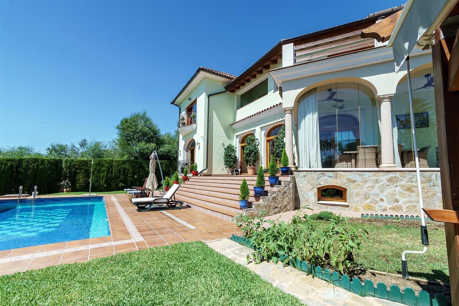6 bedroom Villa for sale in Marbella with pool garage - € 2,580,000 (Ref: 9430941)
