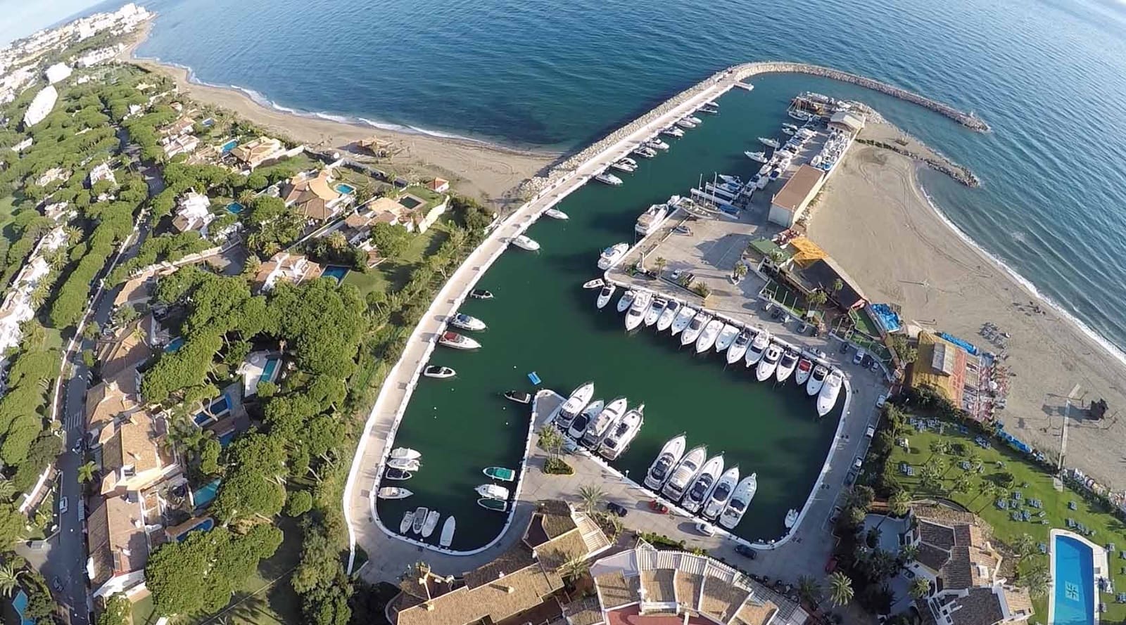 5 bedroom Villa for sale in Marbella with pool garage - € 4,275,000 (Ref: 9430942)