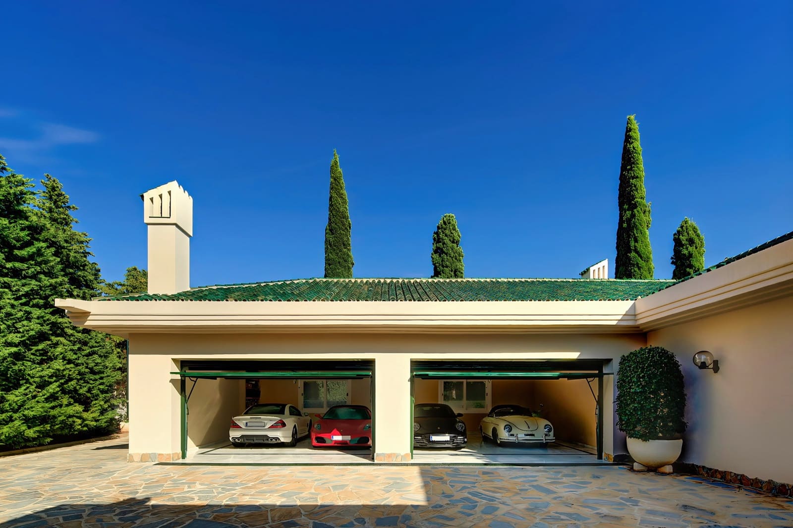 Chalet de 10 habitaciones en Marbella en venta con piscina garaje - 10.000.000 € (Ref: 9450142)