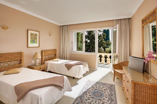 Chalet de 10 habitaciones en Marbella en venta con piscina garaje - 10.000.000 € (Ref: 9450142)