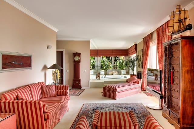 Chalet de 10 habitaciones en Marbella en venta con piscina garaje - 10.000.000 € (Ref: 9450142)