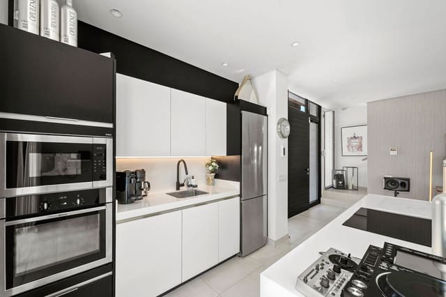 4 camera da letto Villa in vendita in Nueva Atalaya, Estepona con piscina garage - 1.825.000 € (Rif: 9465437)