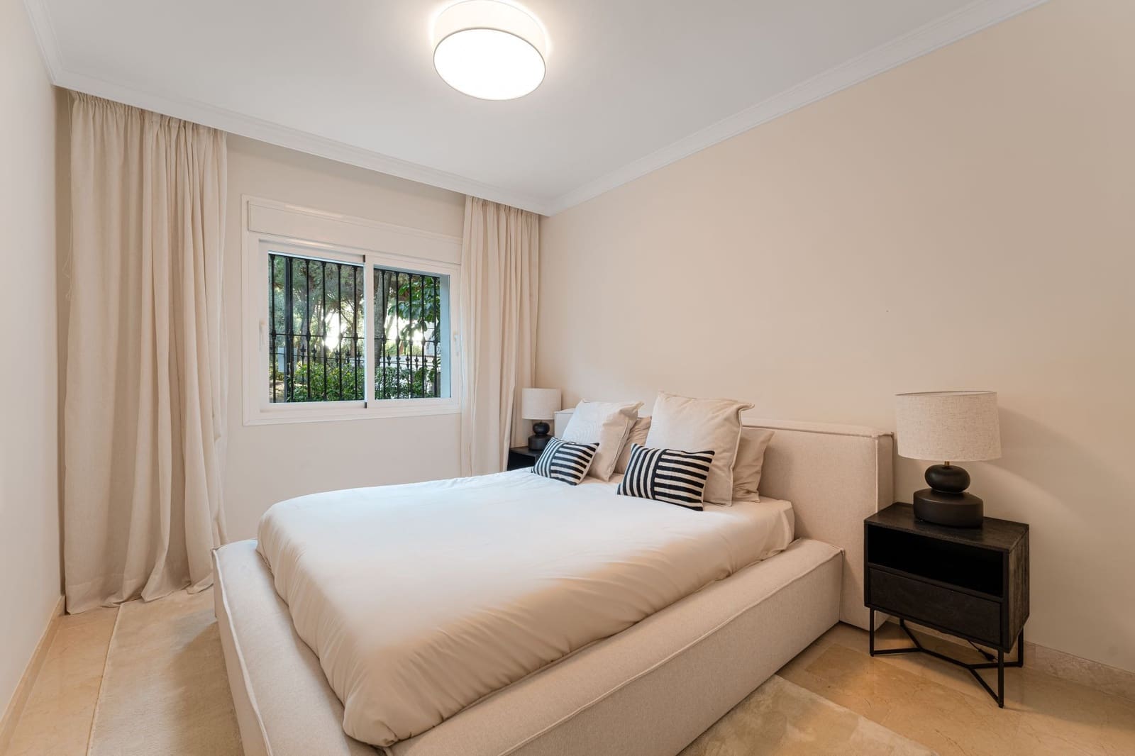 Apartamento de 3 habitaciones en Marbella en venta con piscina garaje - 1.195.000 € (Ref: 9465439)