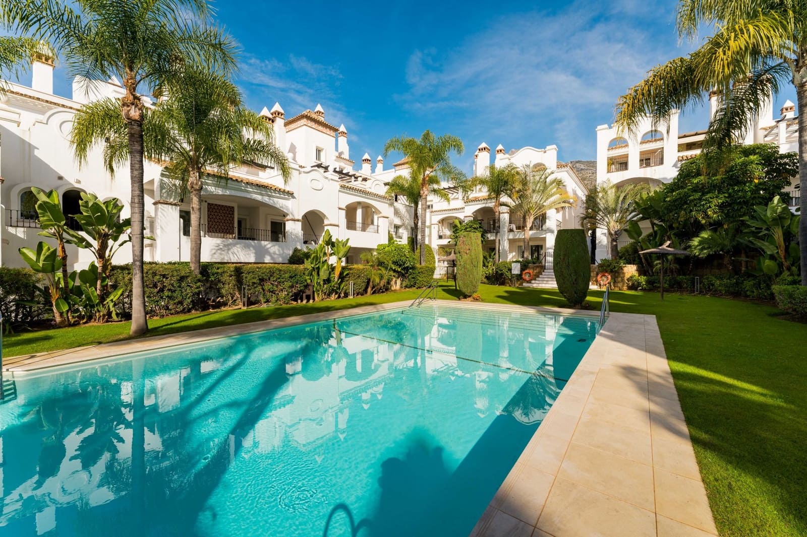 Apartamento de 3 habitaciones en Marbella en venta con piscina garaje - 1.195.000 € (Ref: 9465439)