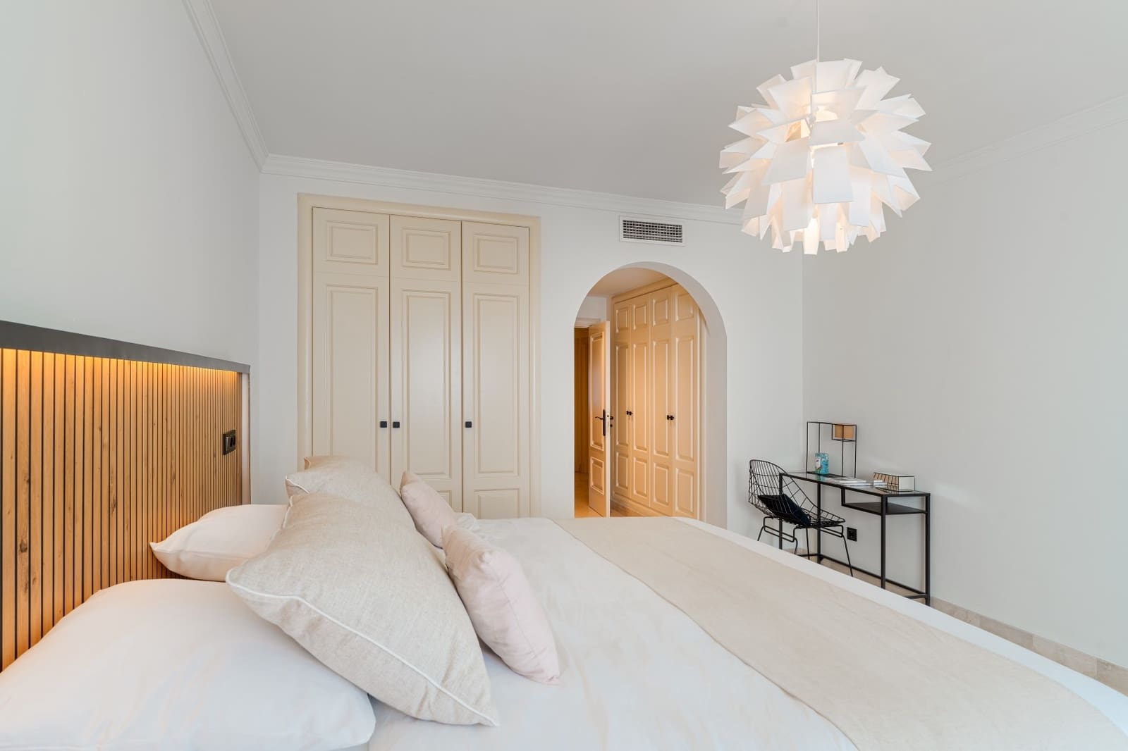 3 sypialnia Apartament na sprzedaż w Marbella z basenem garażem - 1 150 000 € (Ref: 9465440)