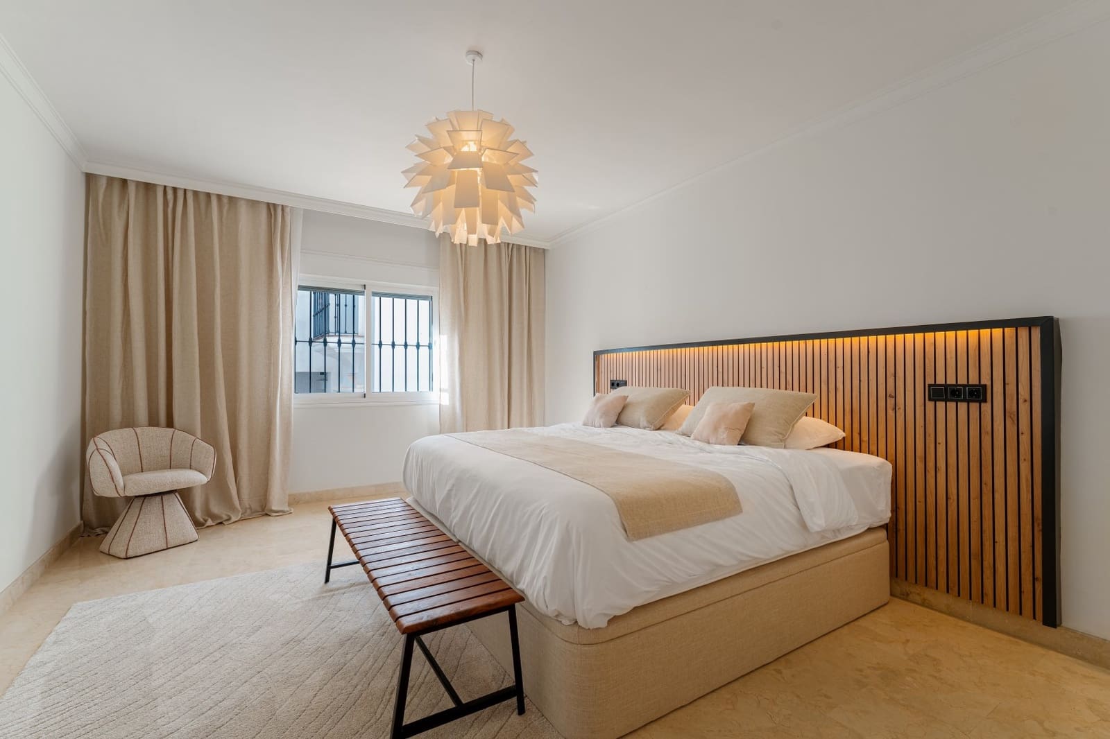 3 sypialnia Apartament na sprzedaż w Marbella z basenem garażem - 1 150 000 € (Ref: 9465440)