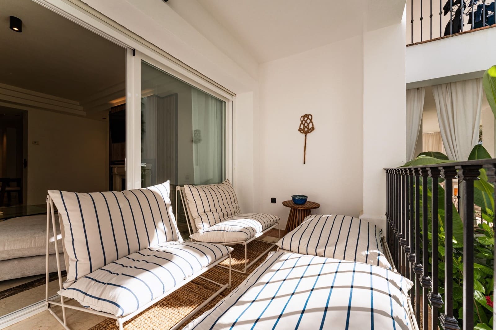 3 sypialnia Apartament na sprzedaż w Marbella z basenem garażem - 1 150 000 € (Ref: 9465440)