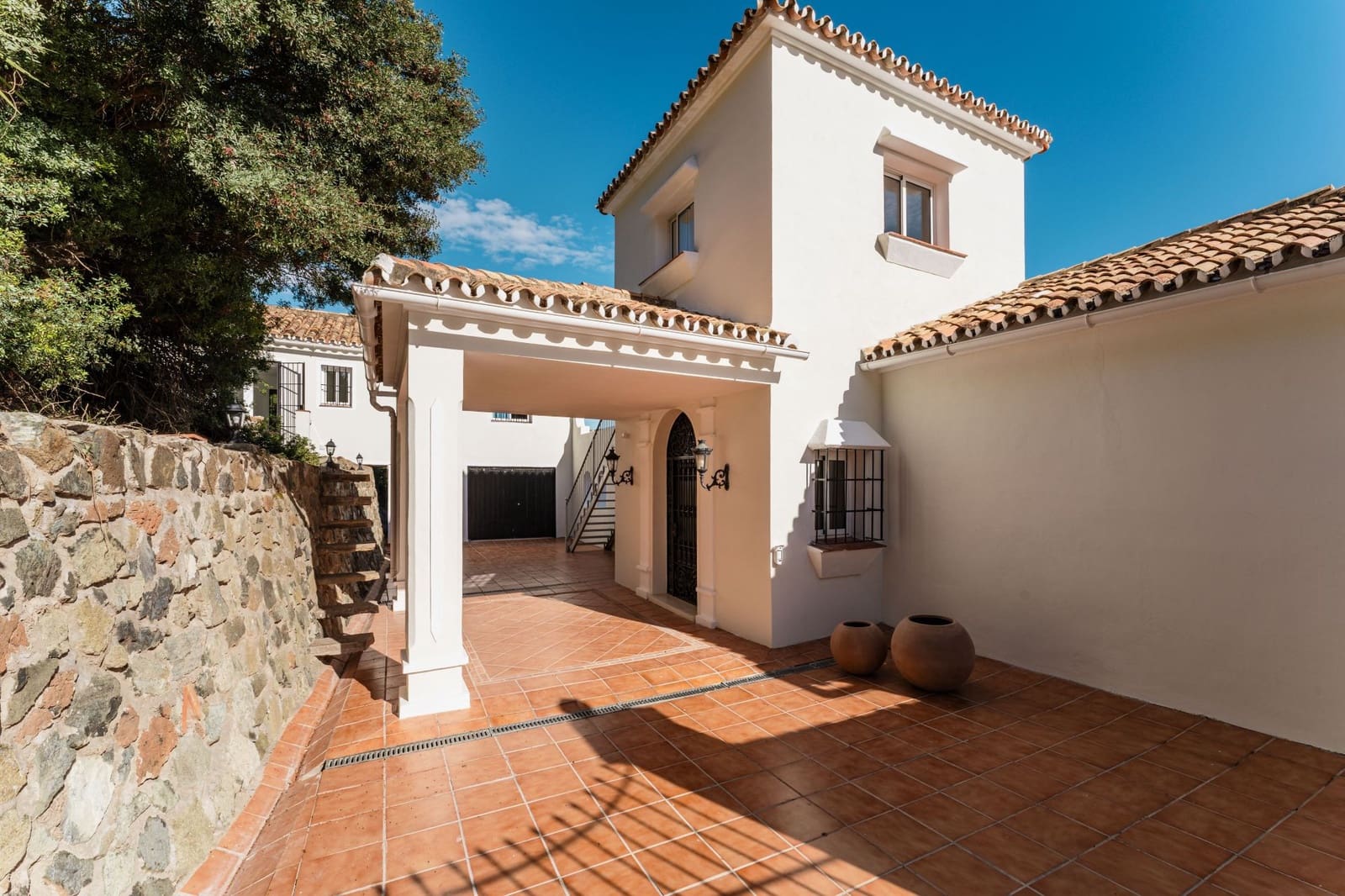 6 bedroom Villa for sale in El Madronal with pool garage - € 2,895,000 (Ref: 9468291)