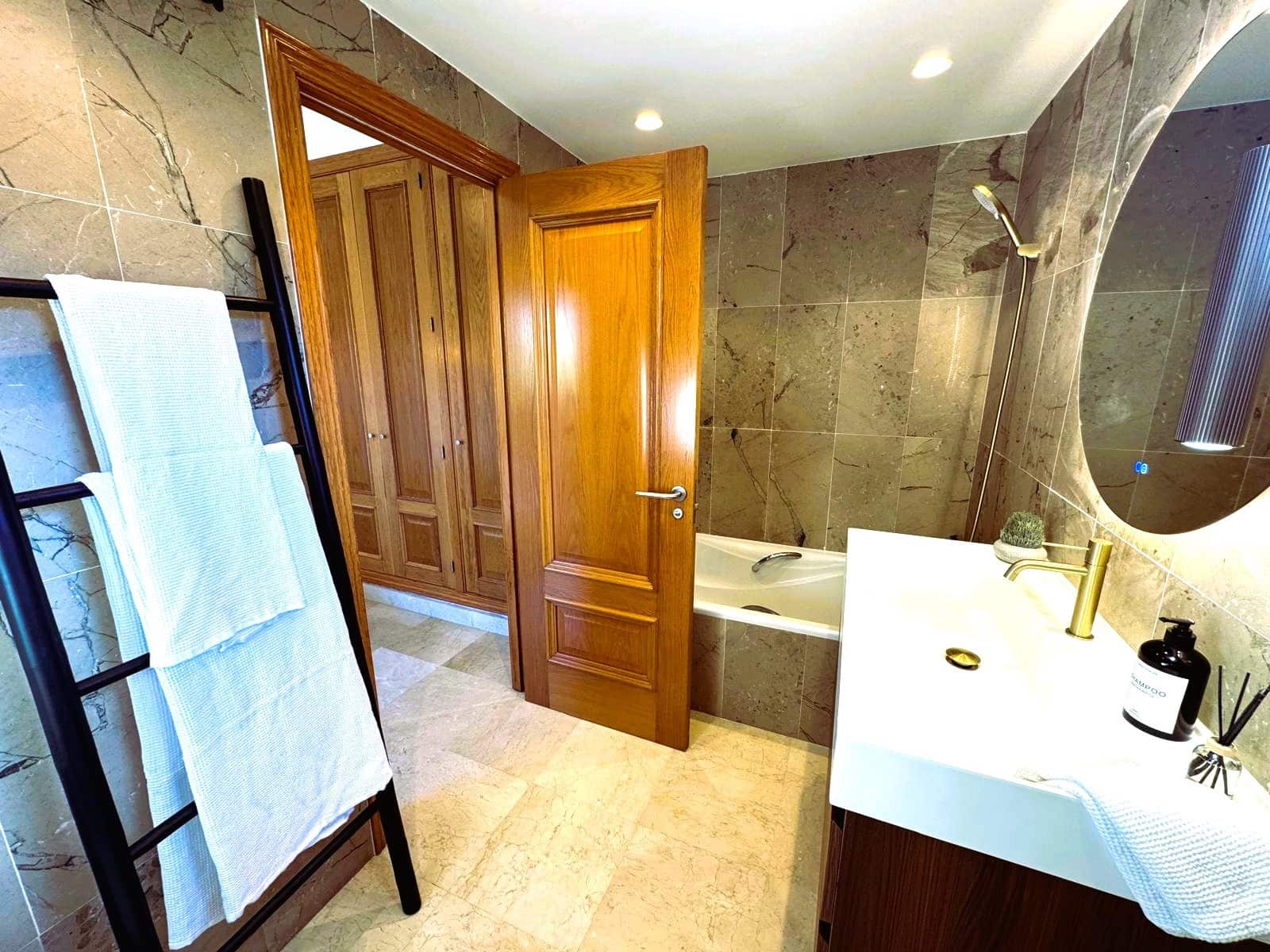 3 bedroom Apartment for sale in Mijas Costa with pool garage - € 435,000 (Ref: 9491171)