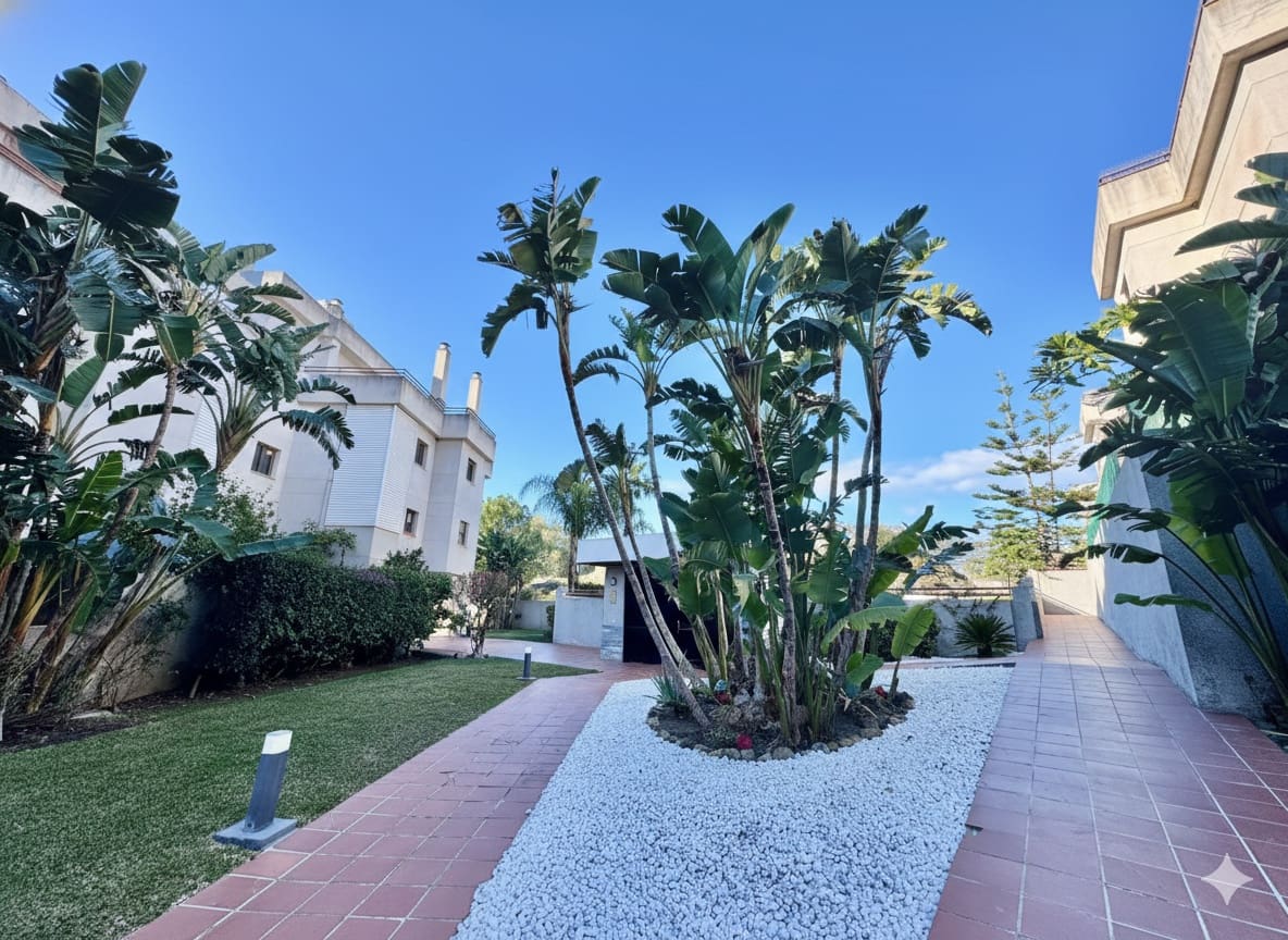 3 bedroom Apartment for sale in Mijas Costa with pool garage - € 435,000 (Ref: 9491171)