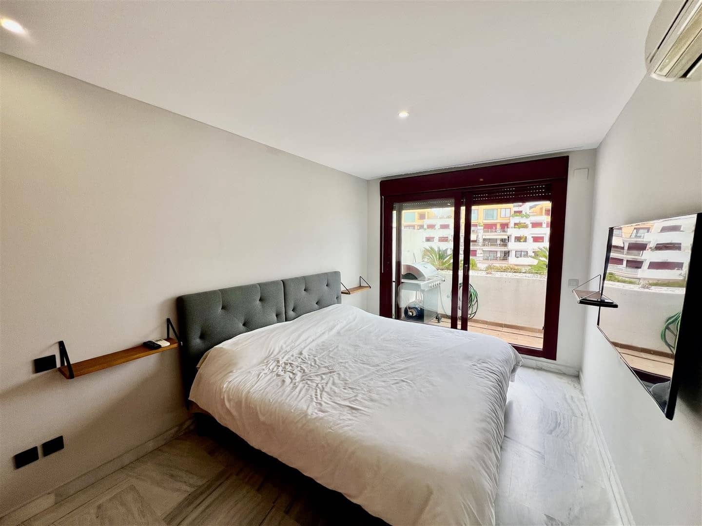 1 chambre Appartement à vendre à Benahavis avec piscine garage - 260 000 € (Ref: 9504164)