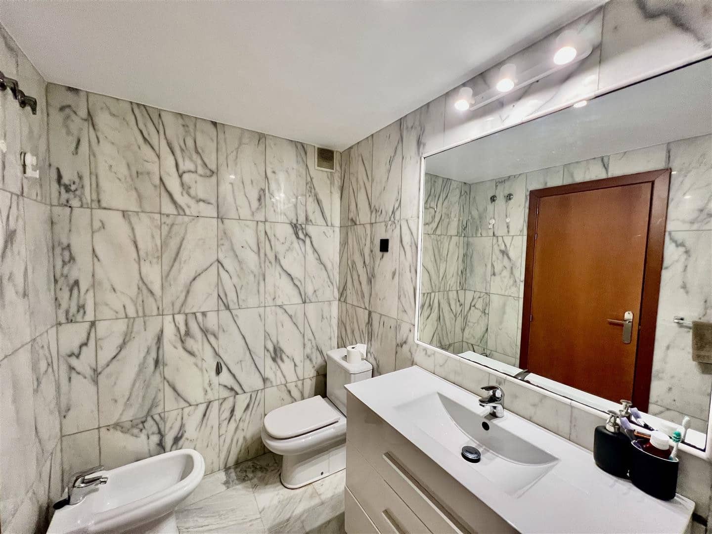 1 chambre Appartement à vendre à Benahavis avec piscine garage - 260 000 € (Ref: 9504164)