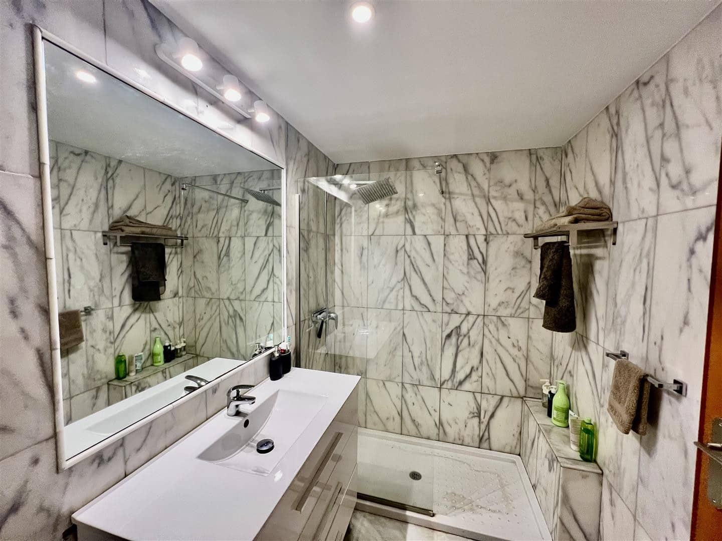 1 chambre Appartement à vendre à Benahavis avec piscine garage - 260 000 € (Ref: 9504164)