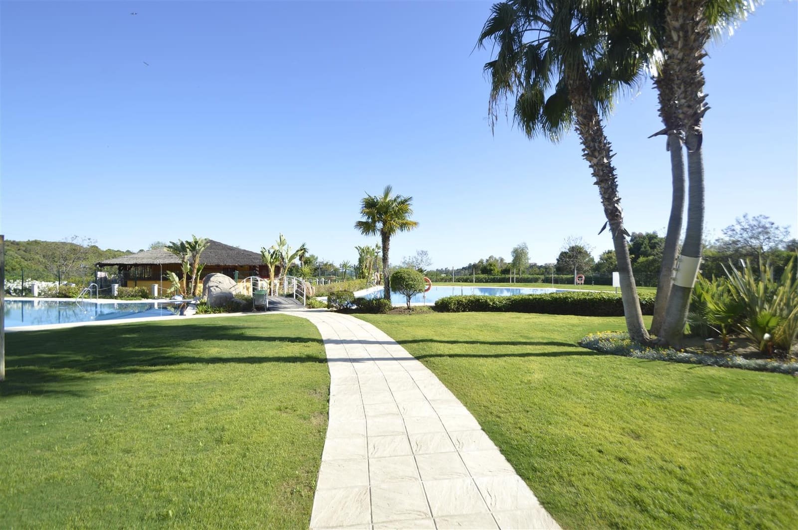 1 chambre Appartement à vendre à Benahavis avec piscine garage - 260 000 € (Ref: 9504164)
