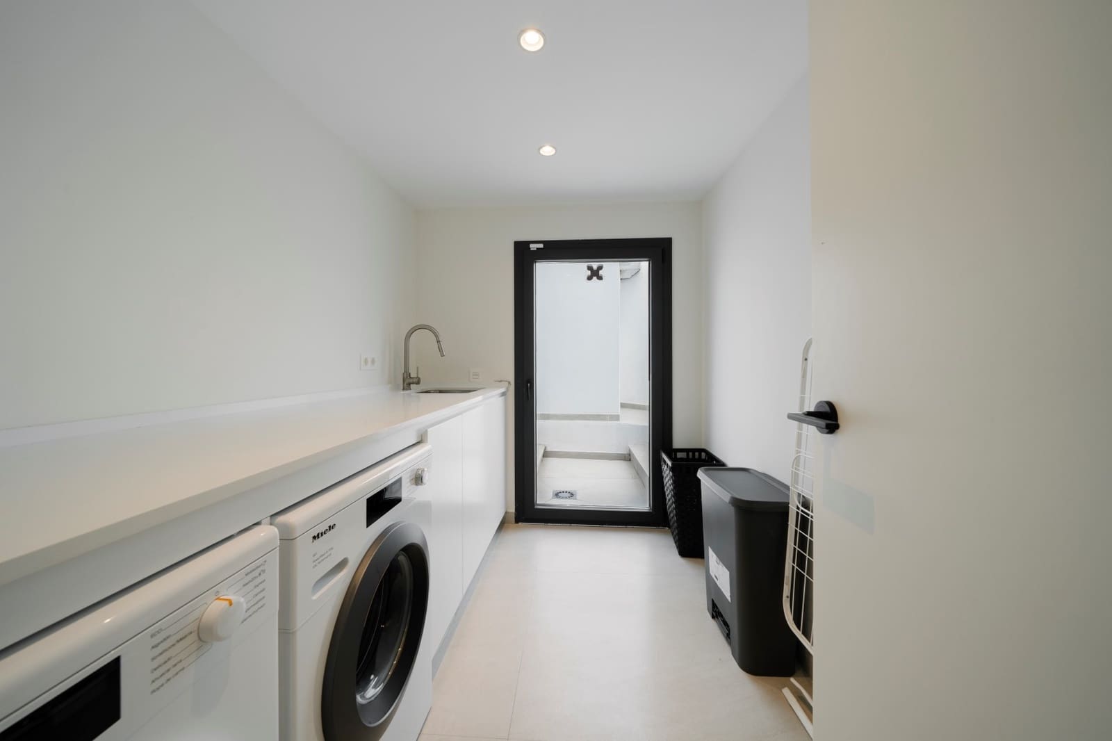 5 bedroom Villa for sale in San Pedro de Alcantara with pool garage - € 2,500,000 (Ref: 9524097)