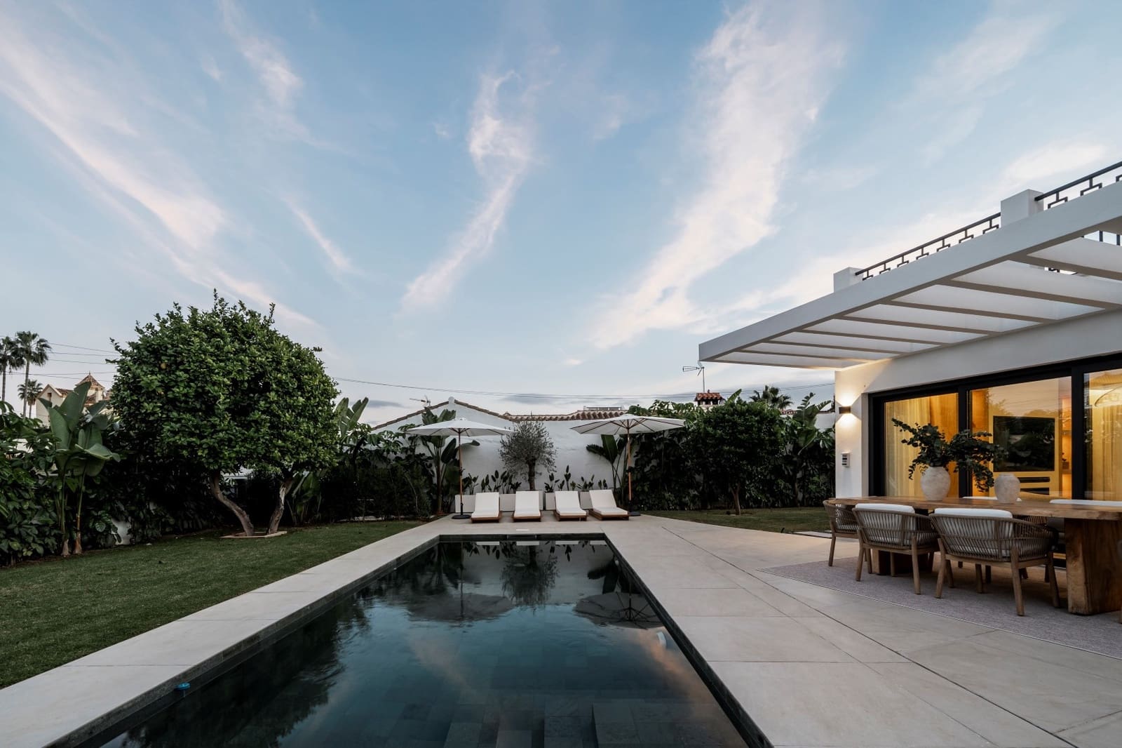 5 bedroom Villa for sale in San Pedro de Alcantara with pool garage - € 2,500,000 (Ref: 9524097)