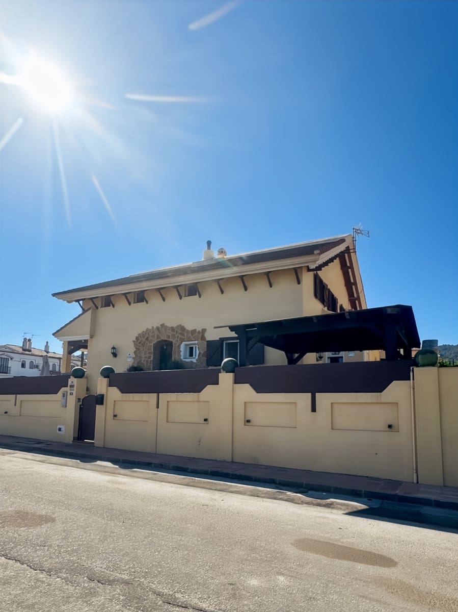 5 chambre Villa/Maison Semi-Mitoyenne à vendre à Alhaurin de la Torre avec piscine garage - 590 000 € (Ref: 9540941)