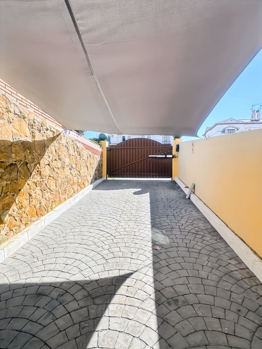 5 chambre Villa/Maison Semi-Mitoyenne à vendre à Alhaurin de la Torre avec piscine garage - 590 000 € (Ref: 9540941)