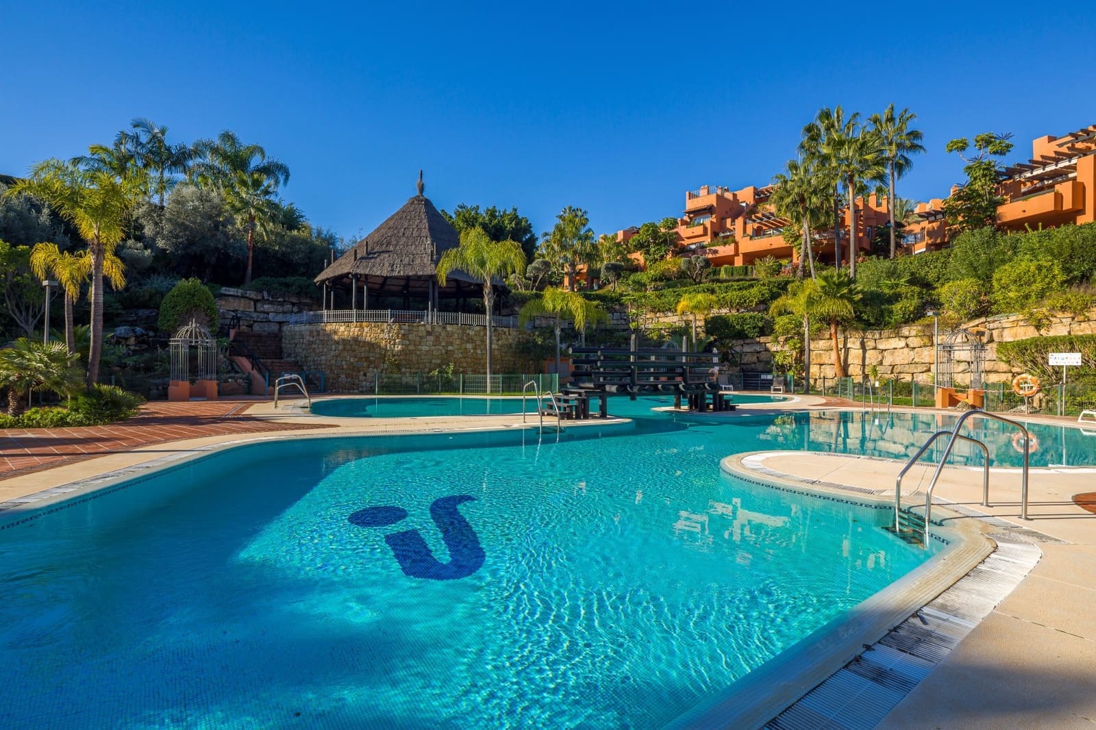 4 sovrum Lägenhet till salu i Marbella med pool garage - 895 000 € (Ref: 9551190)