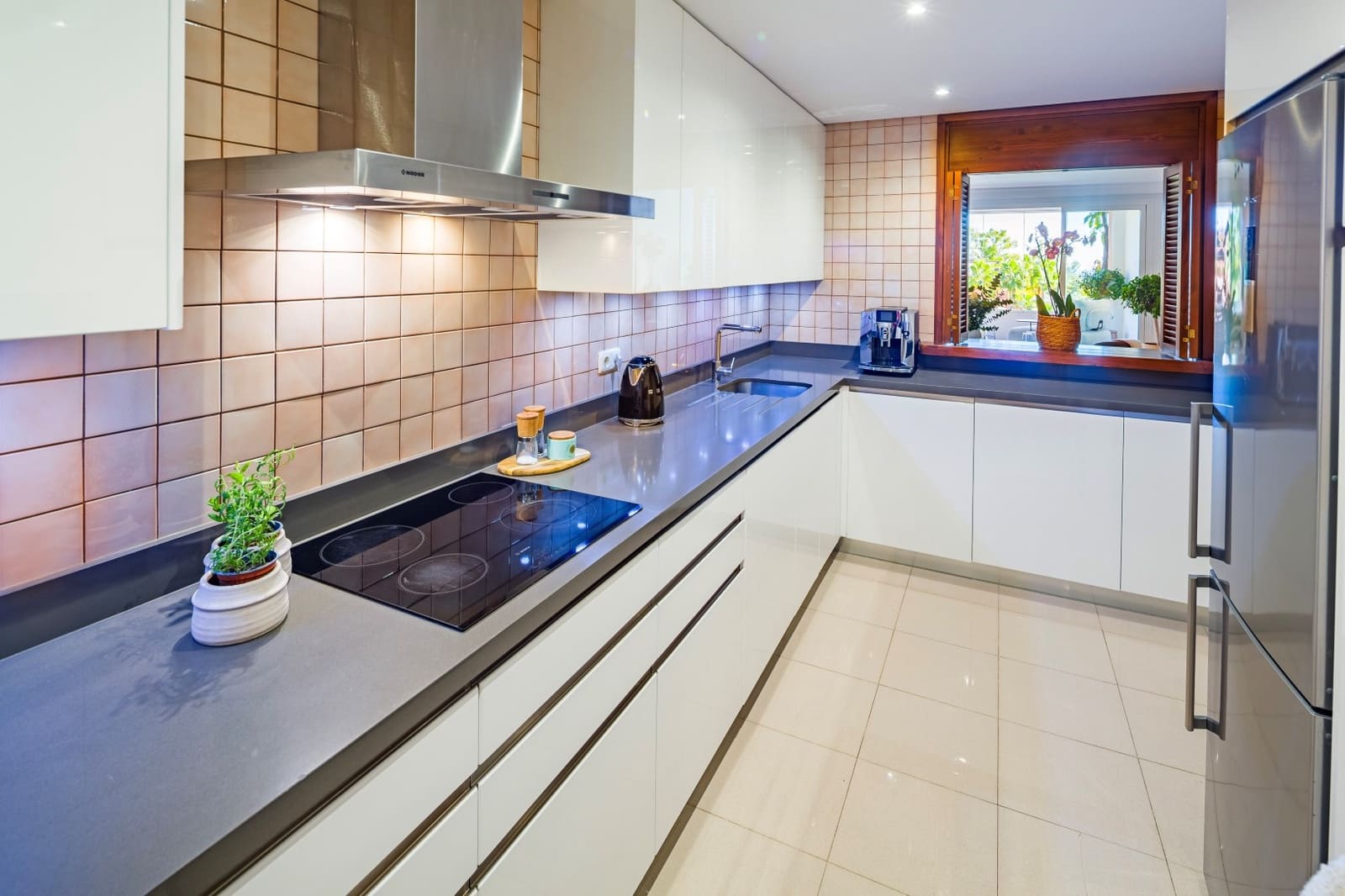 4 sovrum Lägenhet till salu i Marbella med pool garage - 895 000 € (Ref: 9551190)