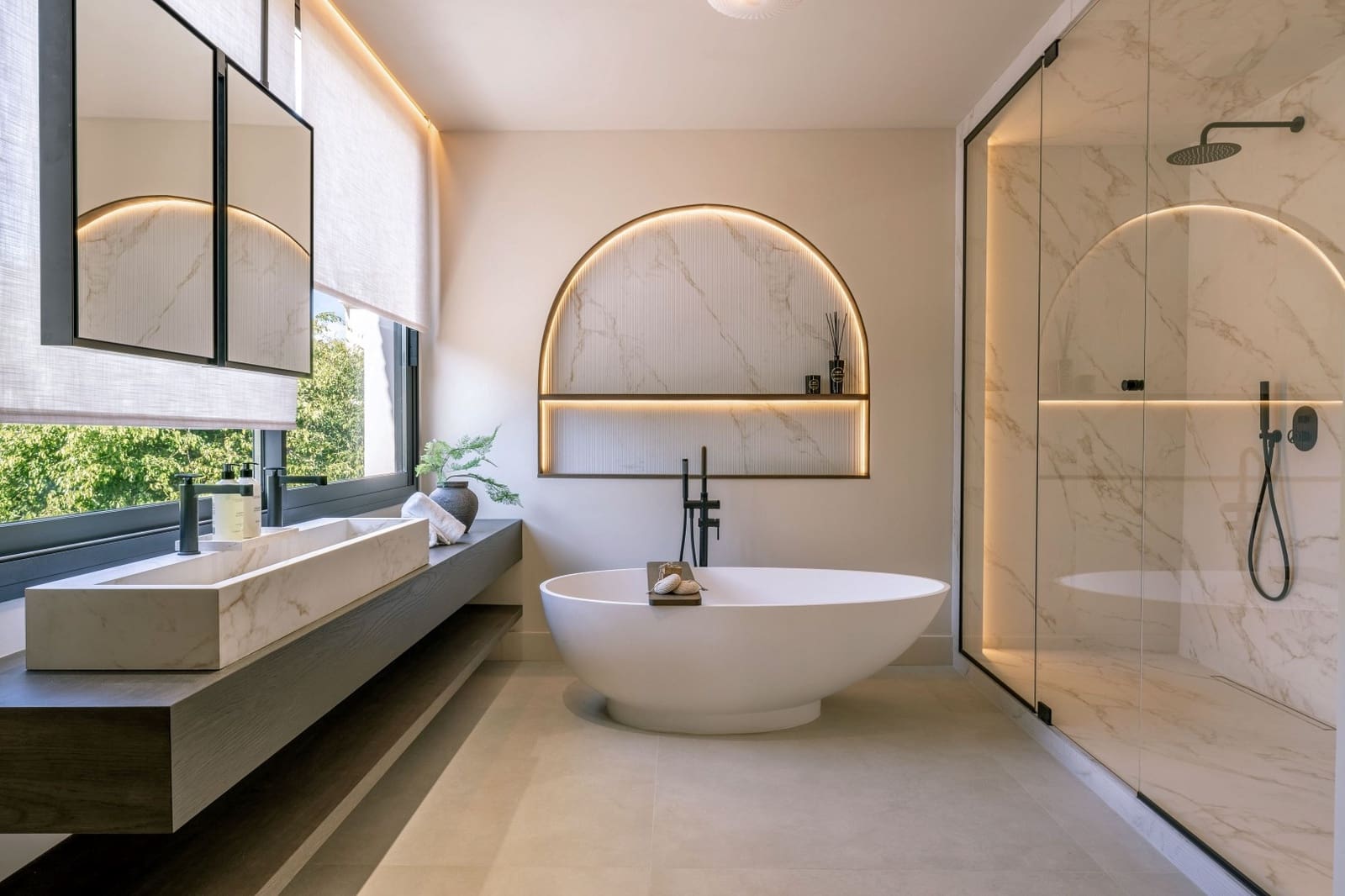 5 bedroom Villa for sale in Nueva Andalucia with pool garage - € 4,290,000 (Ref: 9551191)