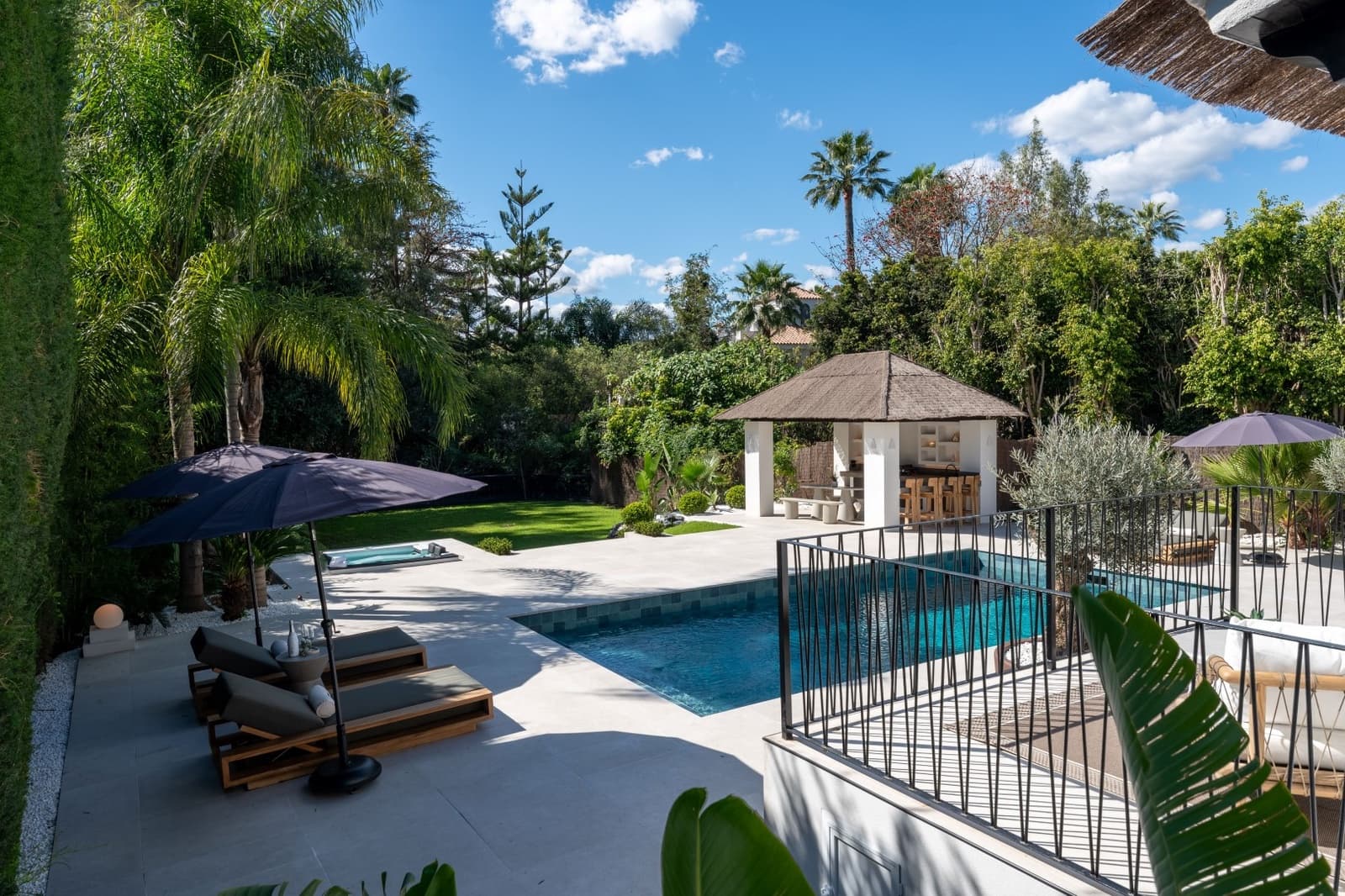 5 bedroom Villa for sale in Nueva Andalucia with pool garage - € 4,290,000 (Ref: 9551191)