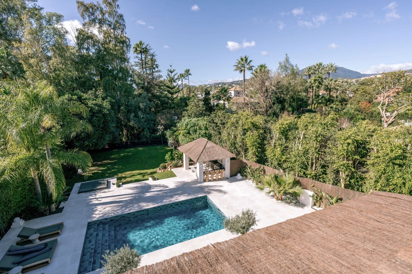 5 bedroom Villa for sale in Nueva Andalucia with pool garage - € 4,290,000 (Ref: 9551191)