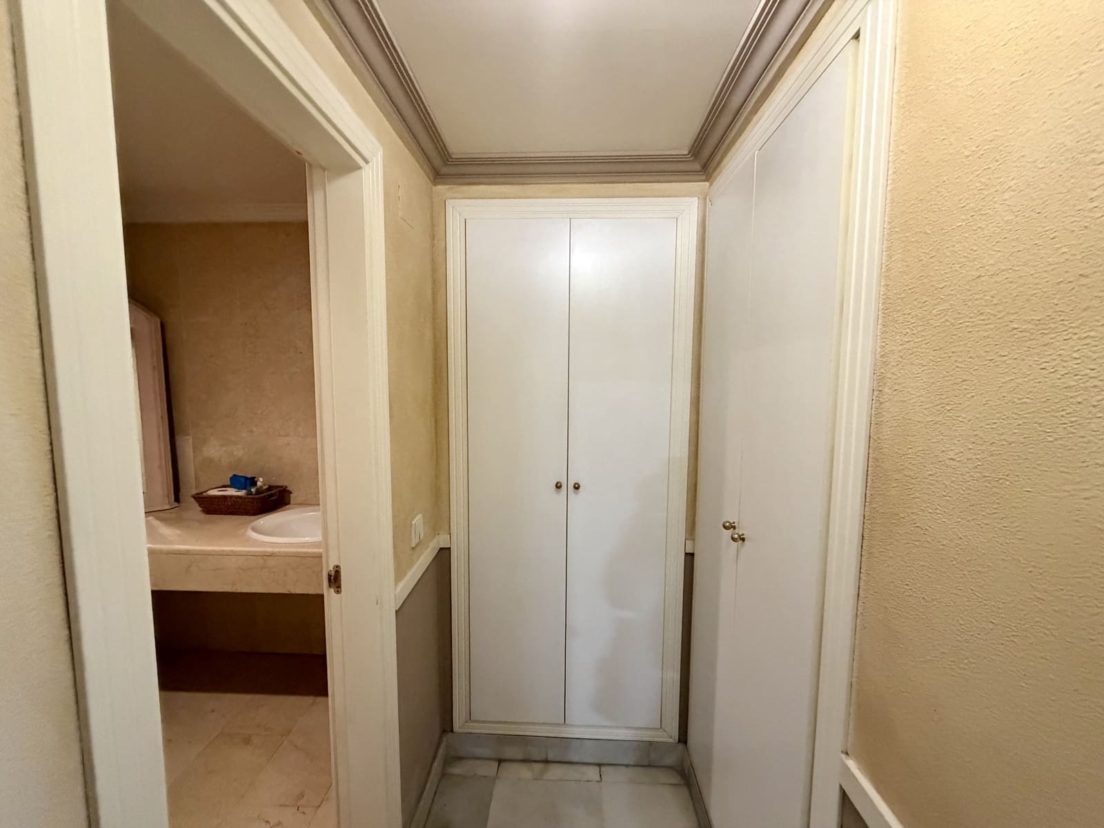 3 bedroom Apartment for sale in Marbella with pool - € 450,000 (Ref: 9590970)