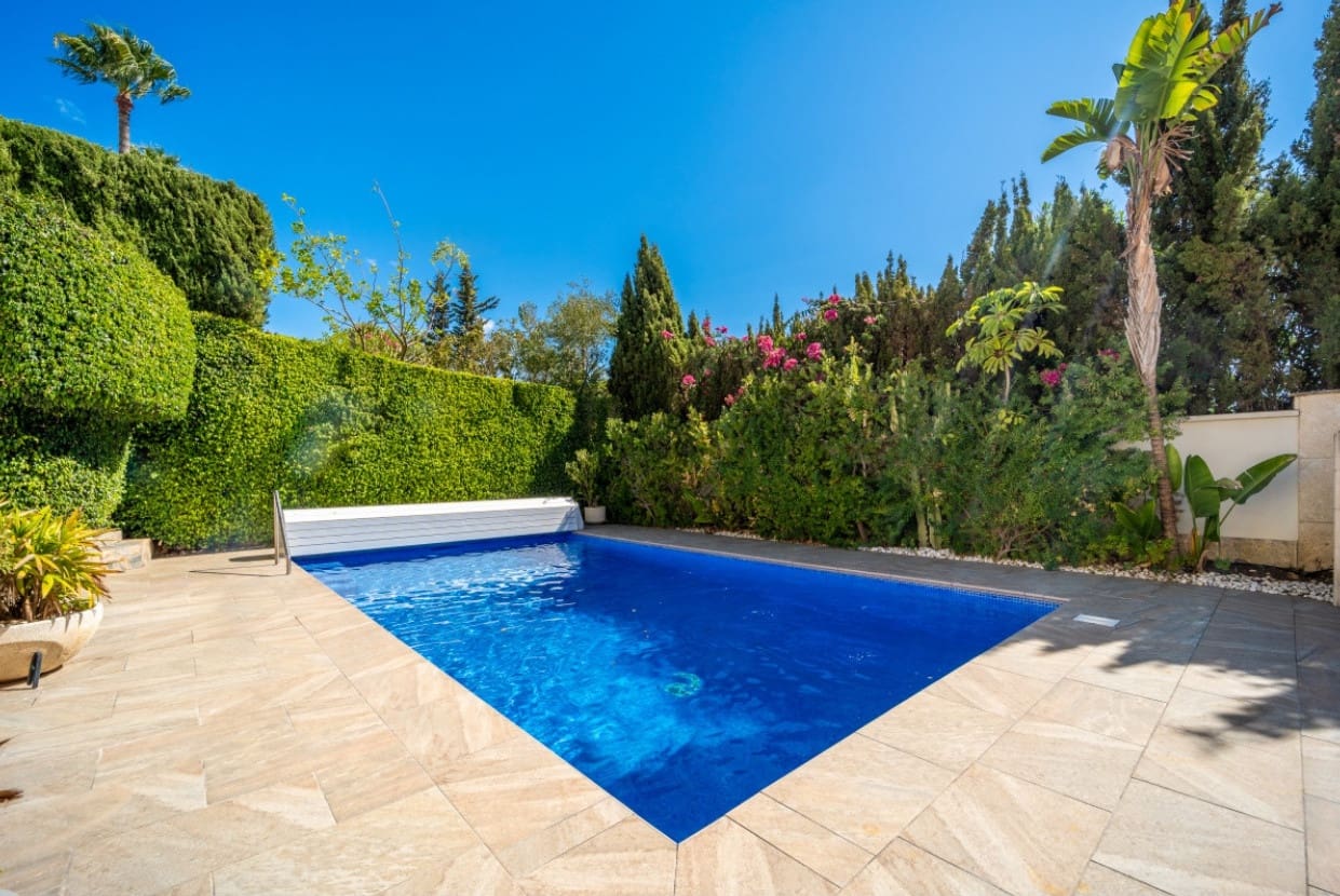 5 makuuhuone Huvila myytävänä paikassa Marbella mukana uima-altaan 
autotalli - 1 900 000 € (Ref: 9611296)