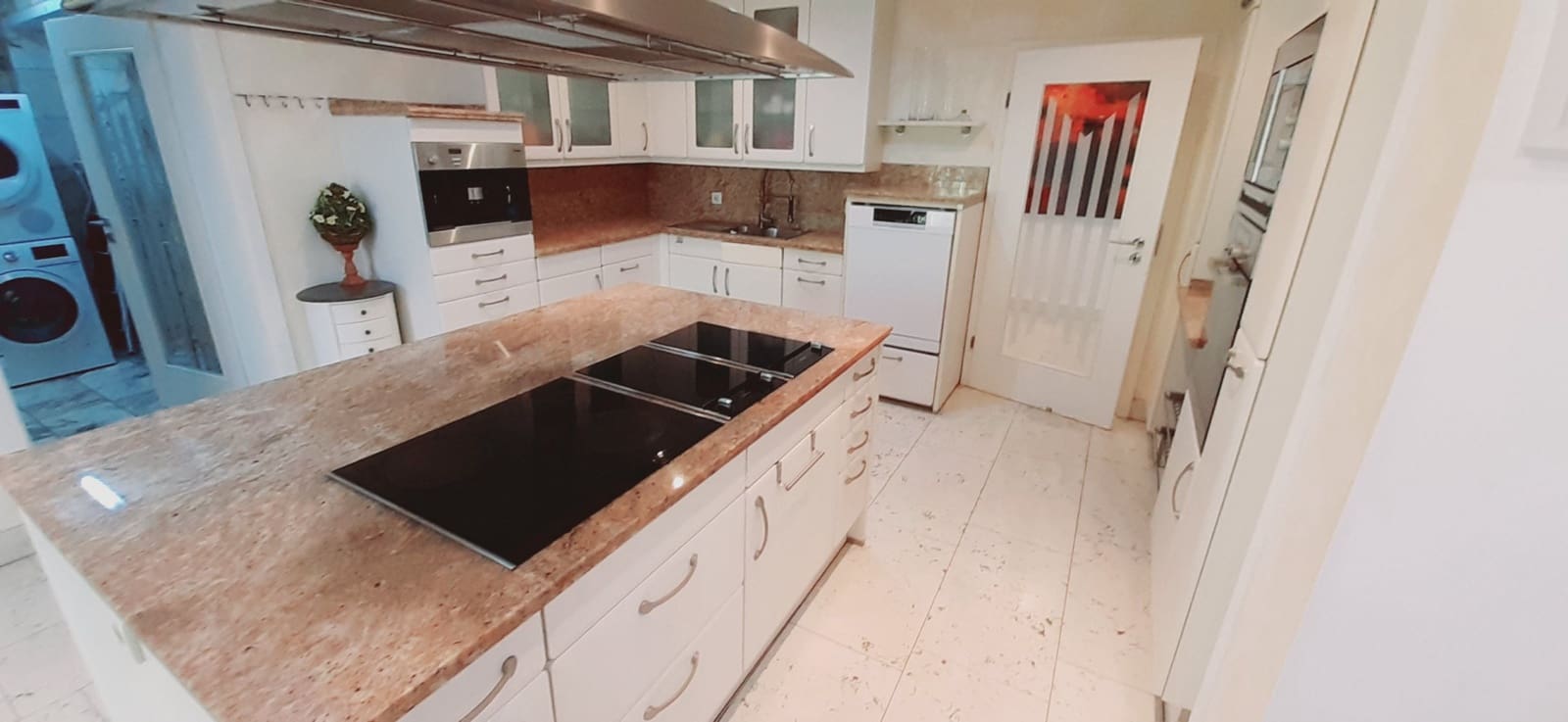 5 makuuhuone Huvila myytävänä paikassa Marbella mukana uima-altaan 
autotalli - 1 900 000 € (Ref: 9611296)