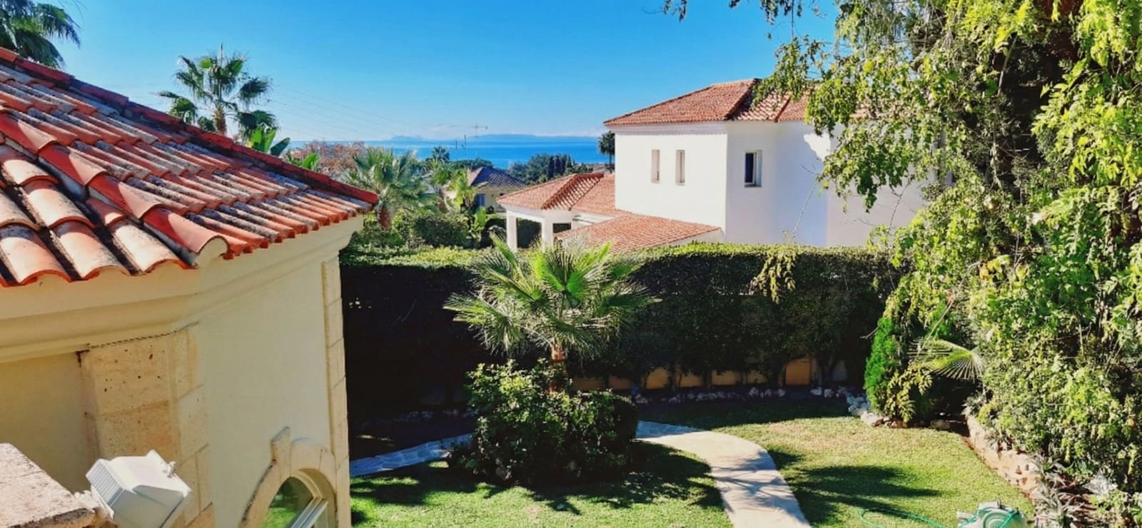 5 makuuhuone Huvila myytävänä paikassa Marbella mukana uima-altaan 
autotalli - 1 900 000 € (Ref: 9611296)