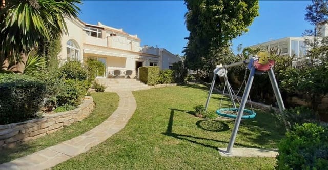 5 makuuhuone Huvila myytävänä paikassa Marbella mukana uima-altaan 
autotalli - 1 695 000 € (Ref: 9611296)