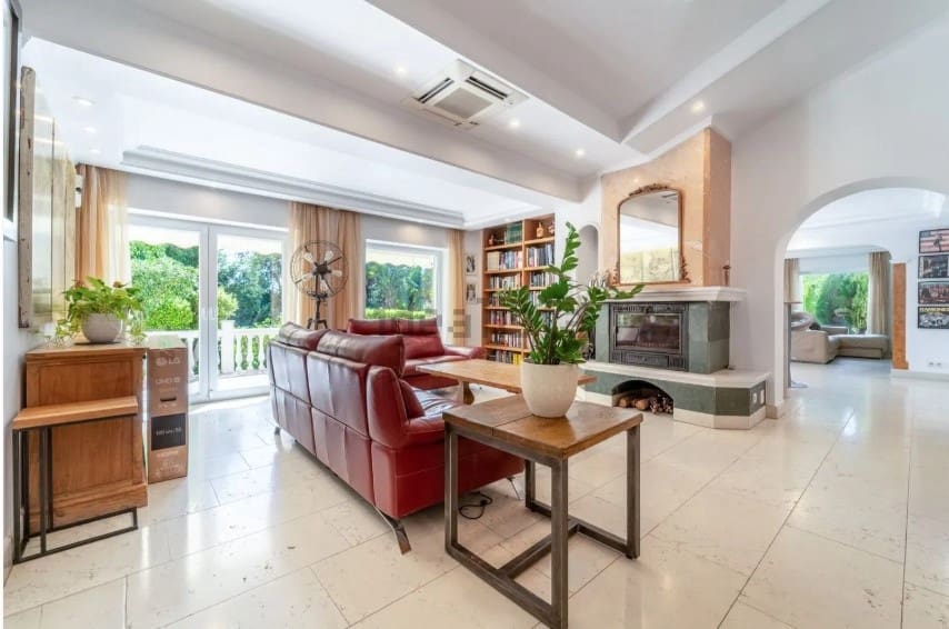 5 bedroom Villa for sale in Marbella with pool garage - € 1,695,000 (Ref: 9611296)