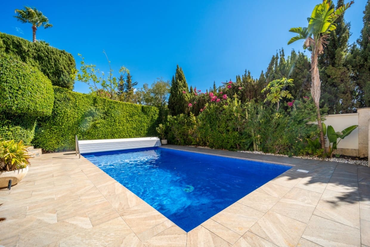 5 bedroom Villa for sale in Marbella with pool garage - € 1,695,000 (Ref: 9611296)