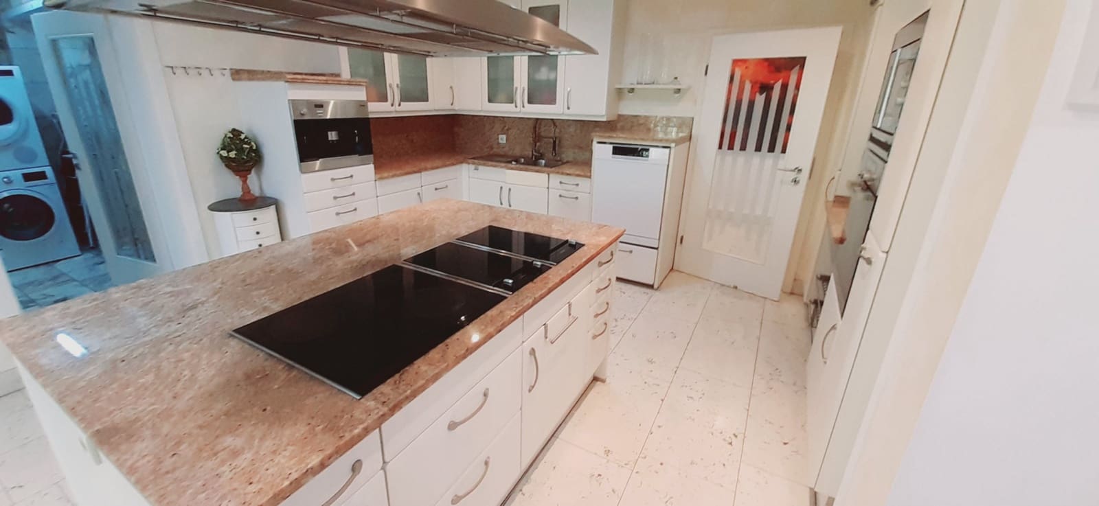 5 bedroom Villa for sale in Marbella with pool garage - € 1,695,000 (Ref: 9611296)