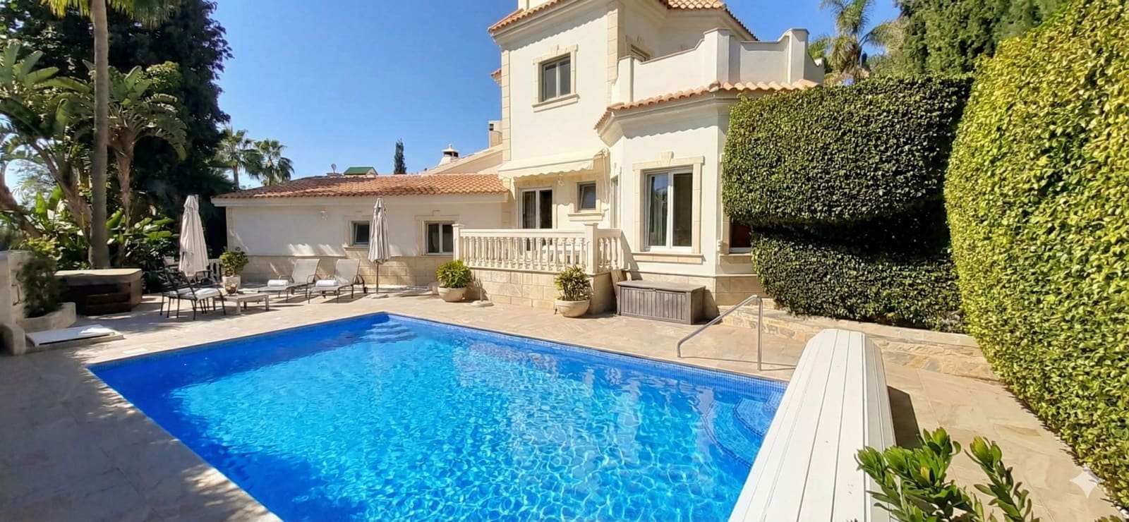 5 bedroom Villa for sale in Marbella with pool garage - € 1,695,000 (Ref: 9611296)