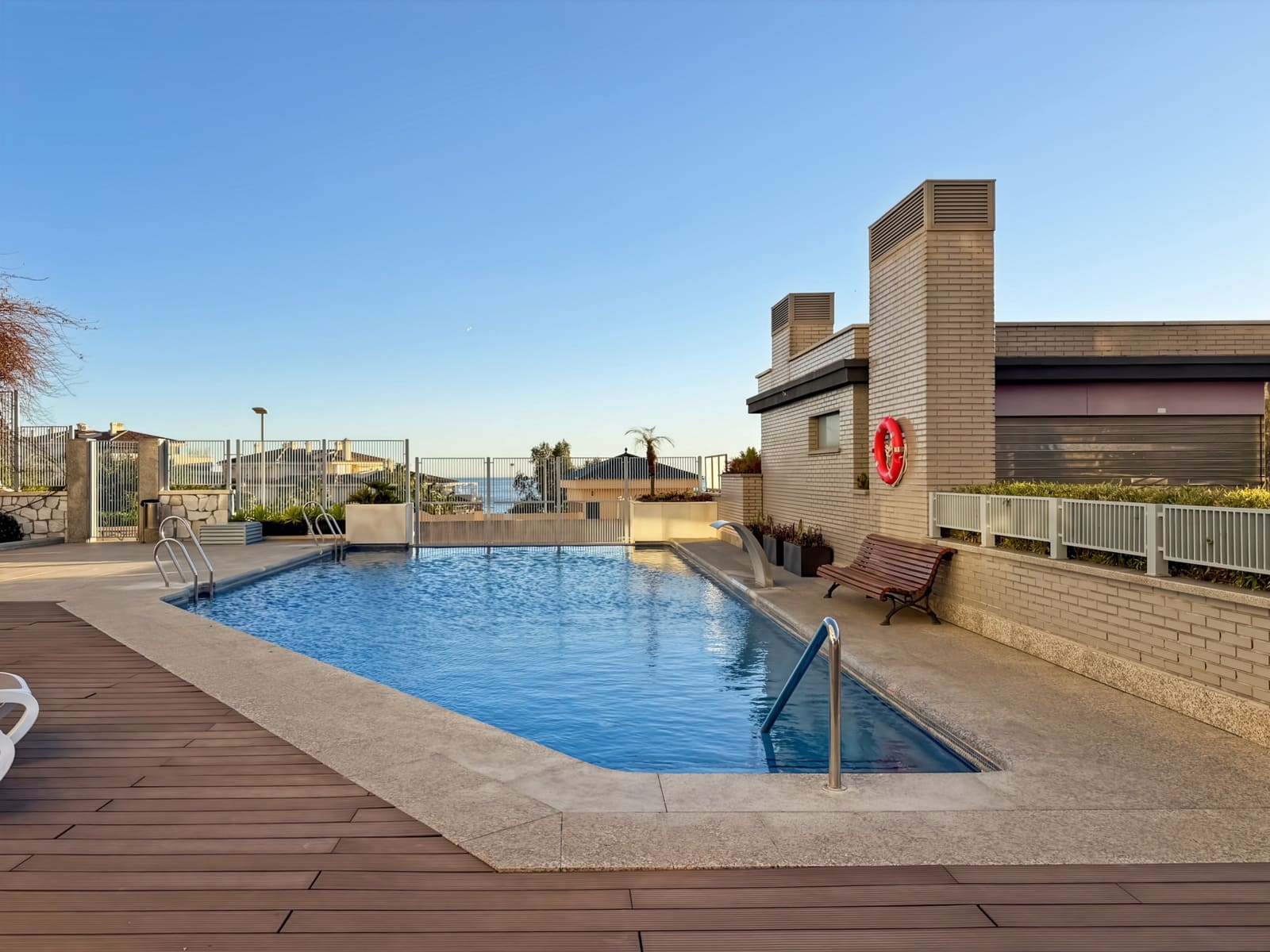 2 sovrum Lägenhet till salu i Torrequebrada med pool garage - 460 000 € (Ref: 9621741)