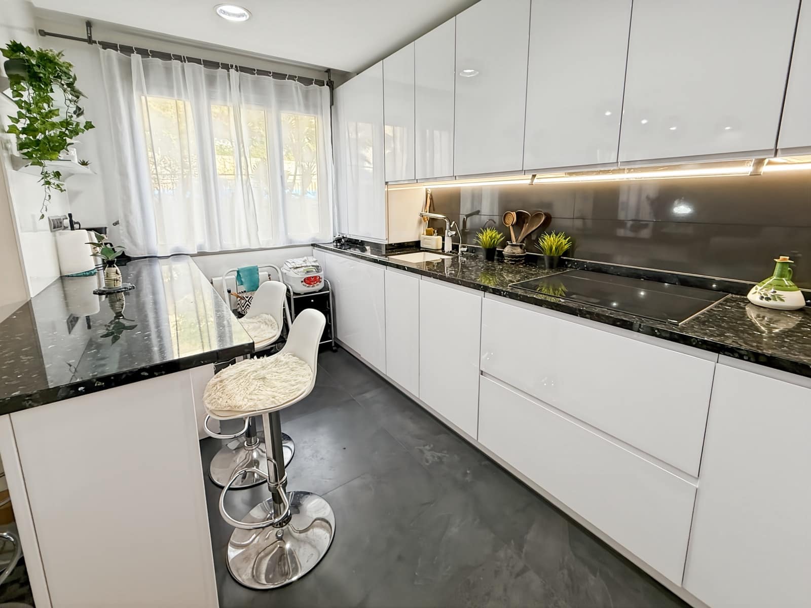 2 sovrum Lägenhet till salu i Torrequebrada med pool garage - 460 000 € (Ref: 9621741)