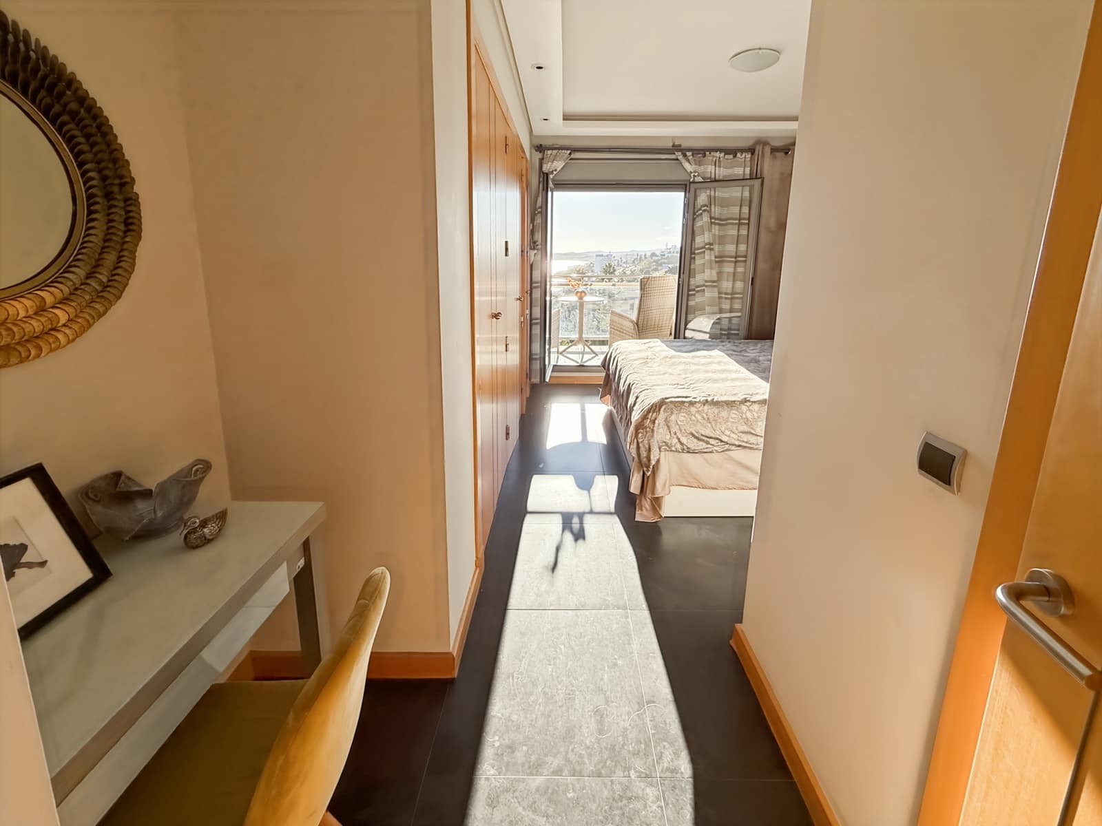2 soveværelse Lejlighed til salg i Torrequebrada med swimmingpool garage - € 450.000 (Ref: 9621741)