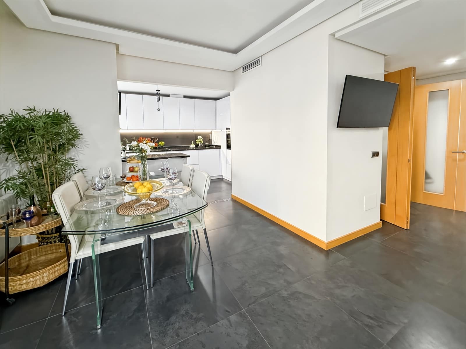 2 soveværelse Lejlighed til salg i Torrequebrada med swimmingpool garage - € 450.000 (Ref: 9621741)