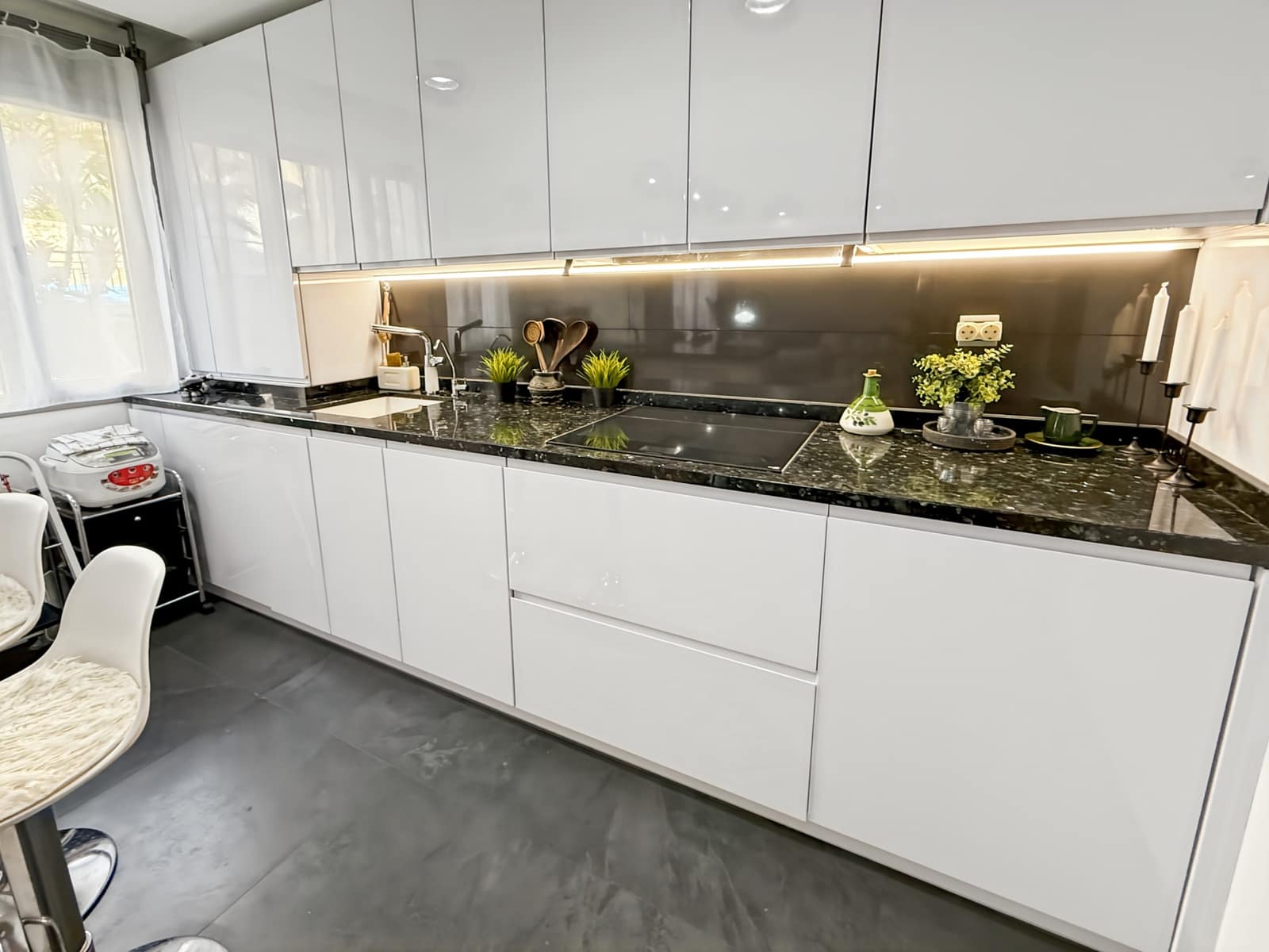 2 soveværelse Lejlighed til salg i Torrequebrada med swimmingpool garage - € 450.000 (Ref: 9621741)