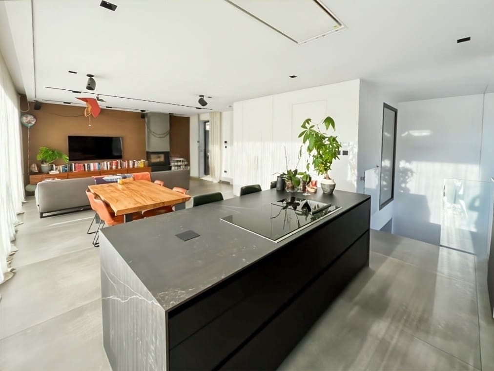 5 bedroom Villa for sale in Mijas with garage - € 1,600,000 (Ref: 9647937)