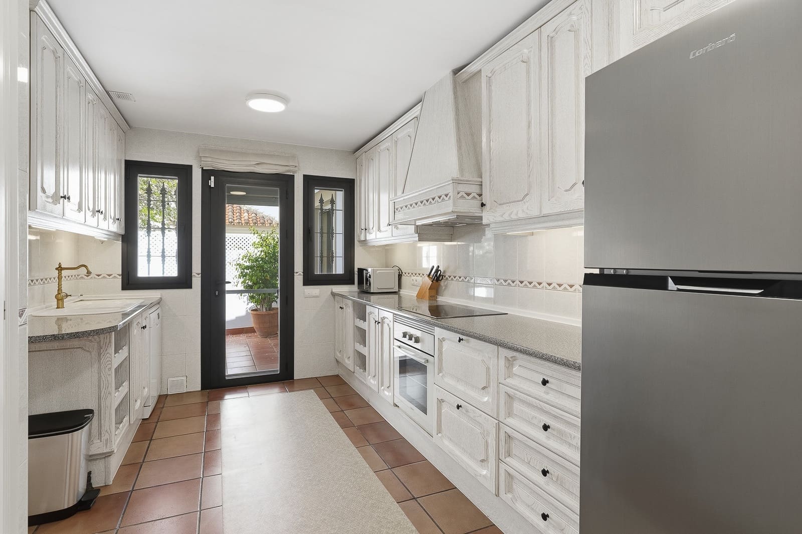 6 sovrum Villa till salu i Marbella med pool garage - 2 680 000 € (Ref: 9666186)